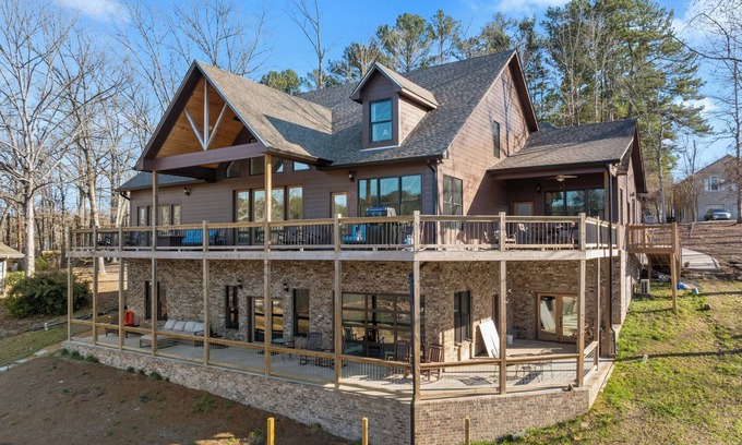 Jasper House | Battle Branch Retreat - Luxurious Lake Side Escape