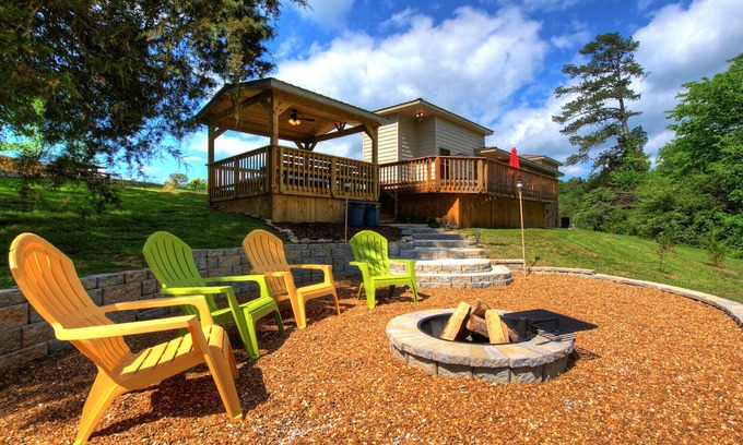Graysville House | BattleVista Smart Home - Hot Tub- Fire Pit