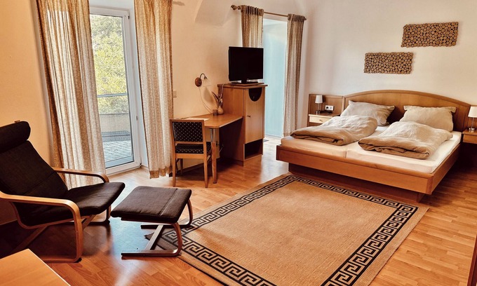Kirchham Apartment | Bauer Wirt`s one-room apartment