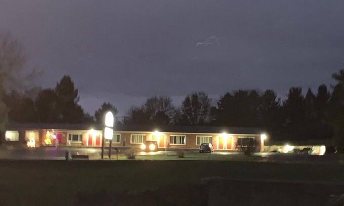 Hillsdale Hotel | Baw Beese Inn