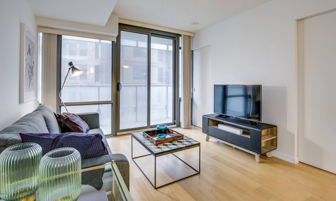 Bay Cloverhill Apartment | Bay and College - 1 Bedroom Suite
