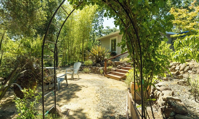 Rheem Valley Manor House | Bay Area Garden Retreat