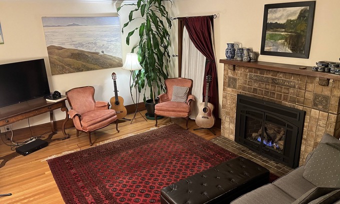 Berkeley House | Bay Area Treasure! Quiet, large home near dining, shop; 30 min to San Francisco