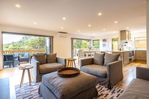 Ostend House | Bay Breeze Retreat