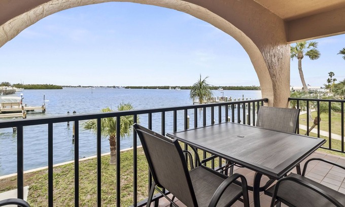 Englewood Condo | Bay Breeze - Waterfront - Walk to beach and restaurants - Dock your boat