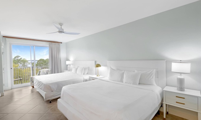 Villa Lago Condo | Bay-Facing Studio Gem with Private Balcony and King Bed - Accommodates up to 4 Guests for a Spectacular Stay at Sandestin Golf and Beach Resort!