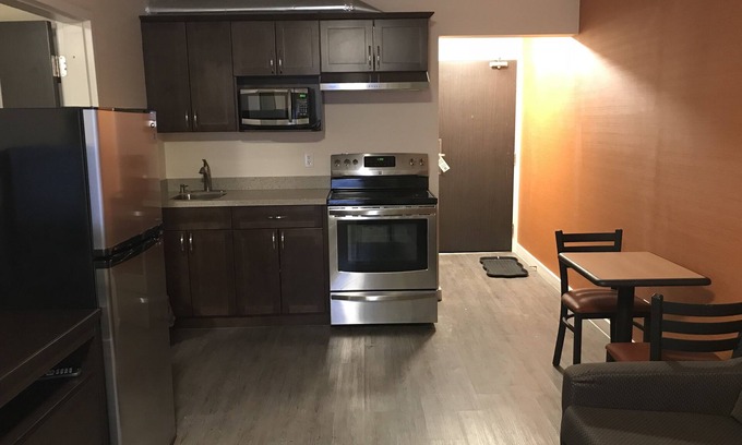 Neepawa Hotel | Bay Hill Inns & Suites, Neepawa