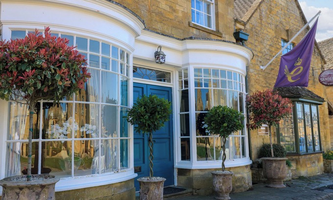 Broadway House | BAY HOUSE COTTAGE, pet friendly, with a garden in Broadway