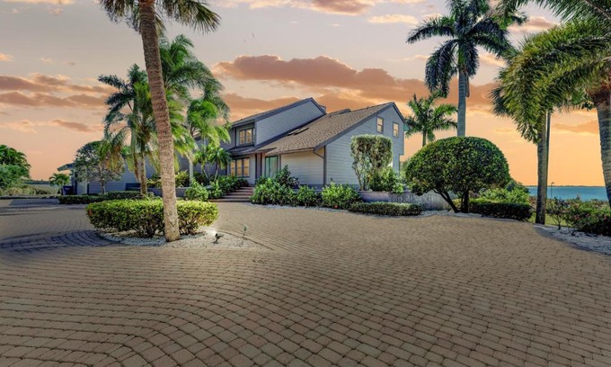 Bayshore Gardens House | Bay House Retreat managed by Beach Retreats