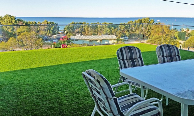 Denham House | "Bay Reflections" Magic Retreat with Absolutely Panoramic Views over Shark Bay.