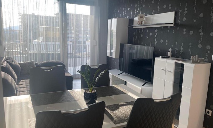 Nadorkert Apartment | Bay Shore Flat