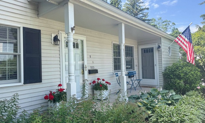 Harbor Springs Condo | Bay Springs #5 – Peaceful, Updated Townhouse - Walk to Downtown & Beaches