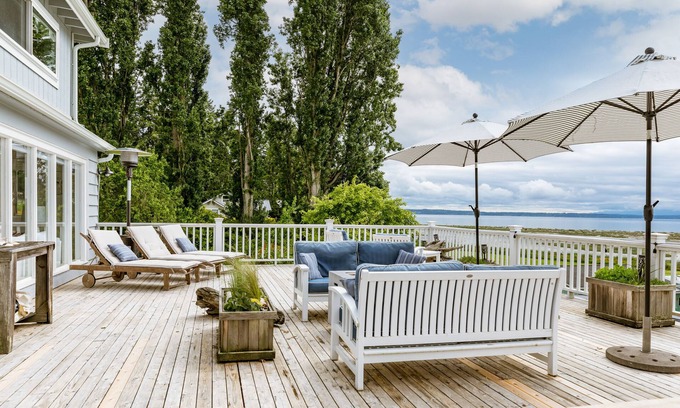 Clinton House | Bay View Home Overlooking Puget Sound with Great Decks, WiFi & Easy Beach Access