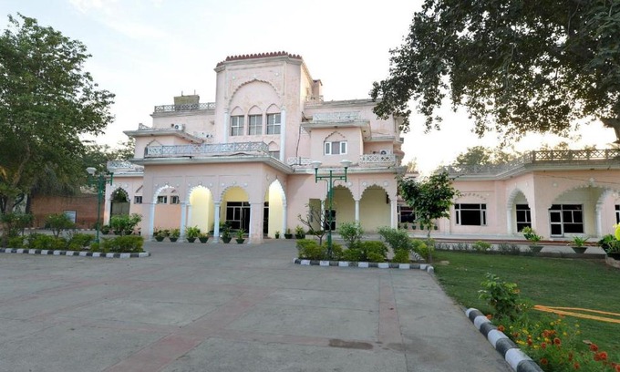 Bhiwani Hotel | Baya Tourist Resort