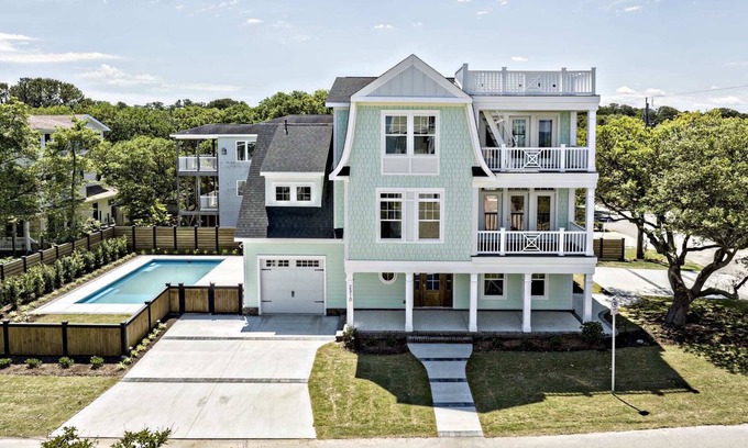 Northeast Virginia Beach House | Bayberry House Luxury, Modern, Steps to the Beach