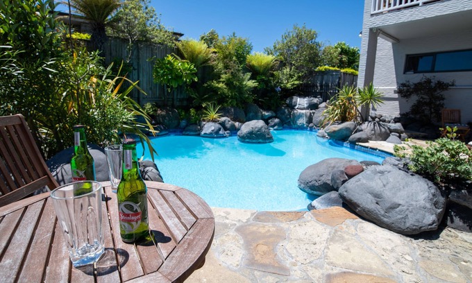 Taupo Hotel | Baycrest Lodge