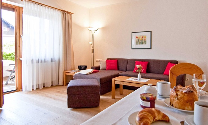 Bad Wiessee Apartment | Bayersaege, 2nd room, ground floor, 2 balconies, East - Apartments Trinkl