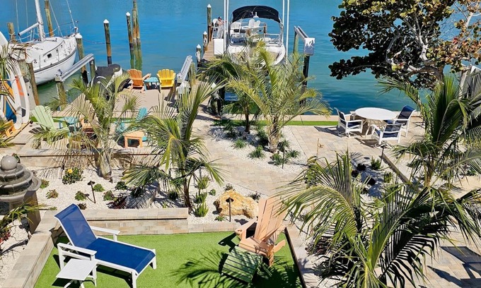 Treasure Island Apartment | Bayfront 2 Bedroom with Private Dock and Beach Access Riley's Retreat