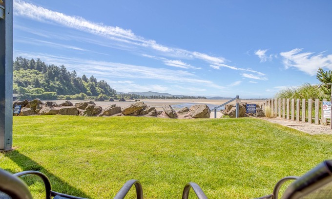 Lincoln City Condo | Bayfront Ground-Level Condo Gives You Fabulous Views over Siletz Bay with Kin
