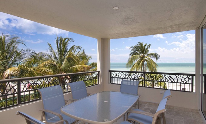 Lower Matecumbe Key House | Bayfront Islamorada Townhome with Dock & Beach