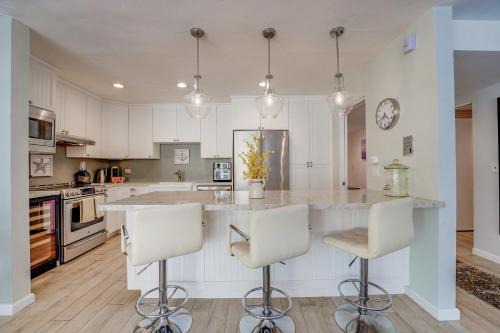 Crown Point House | Bayfront Paradise - Flexible 30 Day plus w Amazing Bay View and Pool
