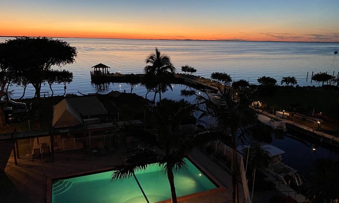 Key Largo Condo | Bayfront Penthouse Unit w/Amazing Sunset Views - paradise for only 6,500/month