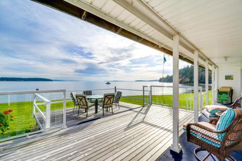 Port Hadlock House | Bayfront Port Hadlock Retreat with Grill and Deck!