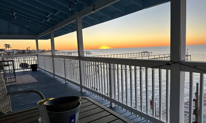 Rockport House | Bayfront Retreat on Copano w/Private Pier- Fish & Refresh