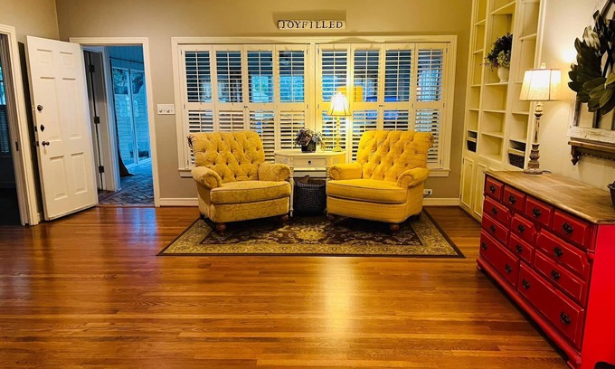 Waco House | Baylor Home -Hidden Gem it’s your home away from home! Come feel the warmth!