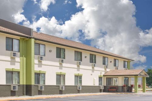 Ames Hotel | Baymont by Wyndham Ames