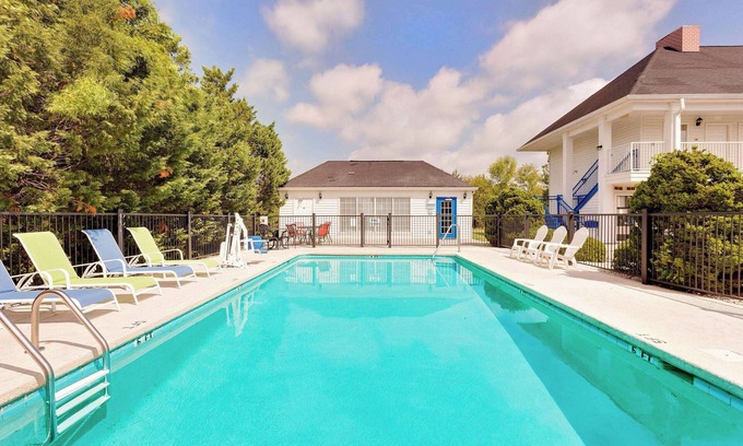 Cleveland Hotel | Baymont by Wyndham Cleveland