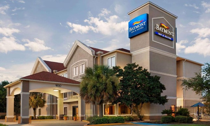 Clute Hotel | Baymont by Wyndham Clute Lake Jackson