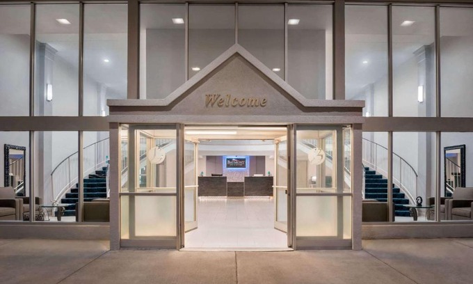 Berwick Hotel | Baymont by Wyndham Des Moines North