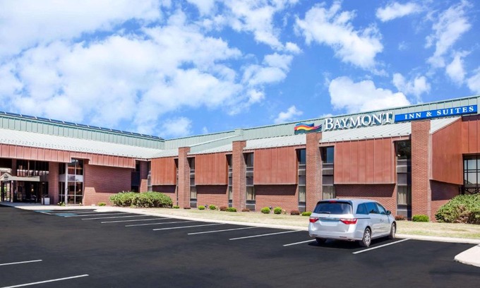 Elkhart Hotel | Baymont by Wyndham Elkhart