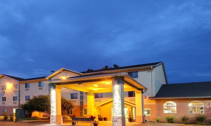 Galesburg Hotel | Baymont by Wyndham Galesburg
