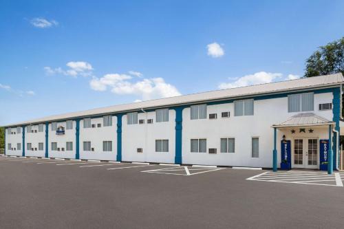 Hutchinson Hotel | Baymont by Wyndham Hutchinson