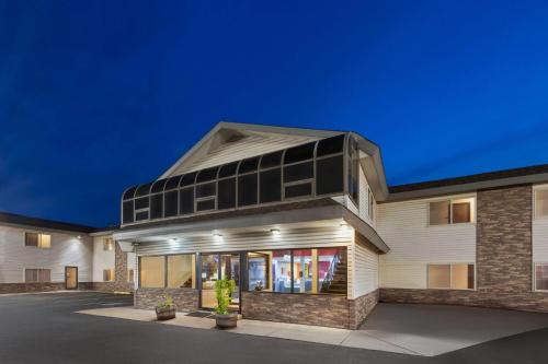 Iron Mountain Hotel | Baymont by Wyndham Iron Mountain