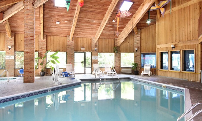 Norton Shores Hotel | Baymont by Wyndham Muskegon