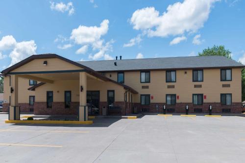 Pierre Hotel | Baymont by Wyndham Pierre