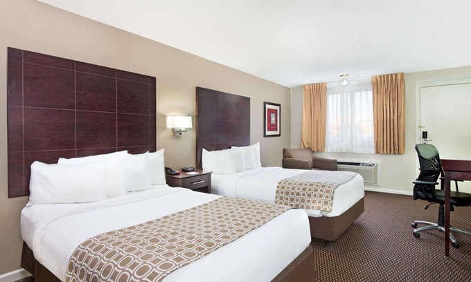 Sandusky Hotel | Baymont by Wyndham Sandusky