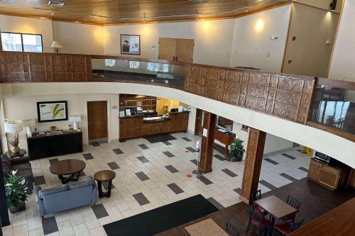 Roseland Hotel | Baymont by Wyndham South Bend Near Notre Dame