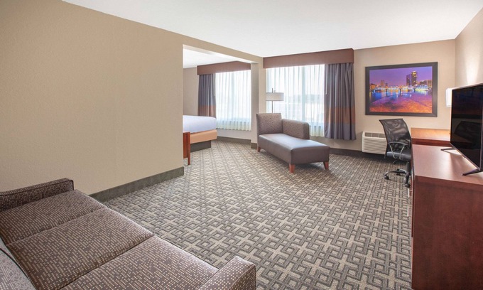 Grand Rapids Hotel | Baymont Inn & Suites Grand Rapids Near Downtown