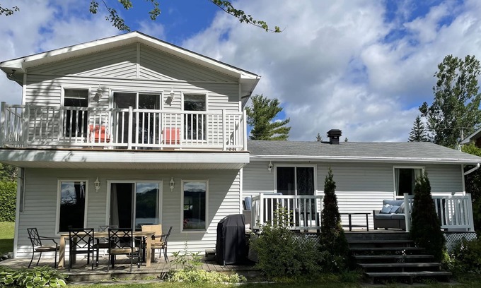 Val-des-Monts Ski Chalet | Bayoo Cottage