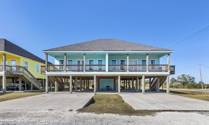 Hackberry House | Bayou Bliss Lodge