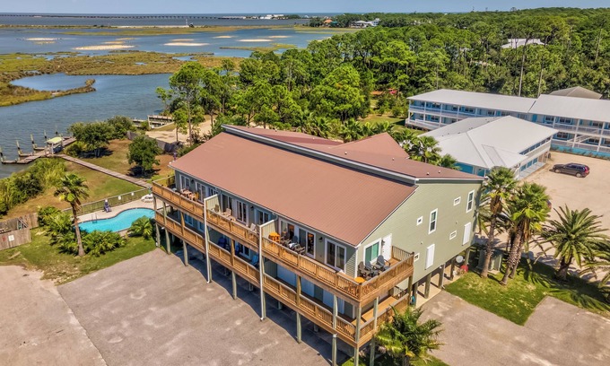 Dauphin Island Condo | Bayou Heron #2B: Pet-friendly bayside condo with pool