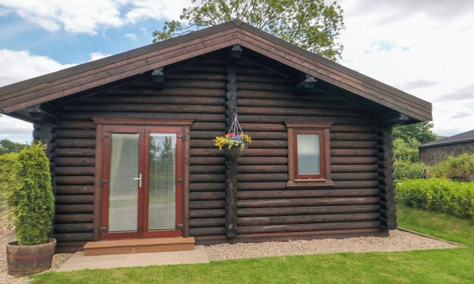 Carlton-in-Cleveland Cottage | BAYSDALE LODGE 5, family friendly, with hot tub in Stokesley