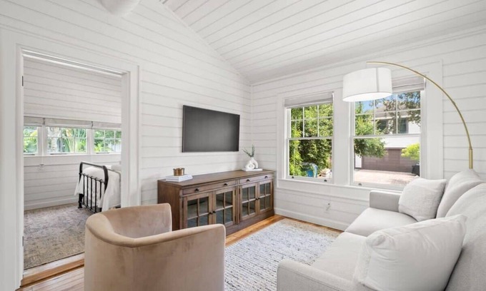 Hyde Park Apartment | Bayshore Grand Two Bedroom - The Adaline