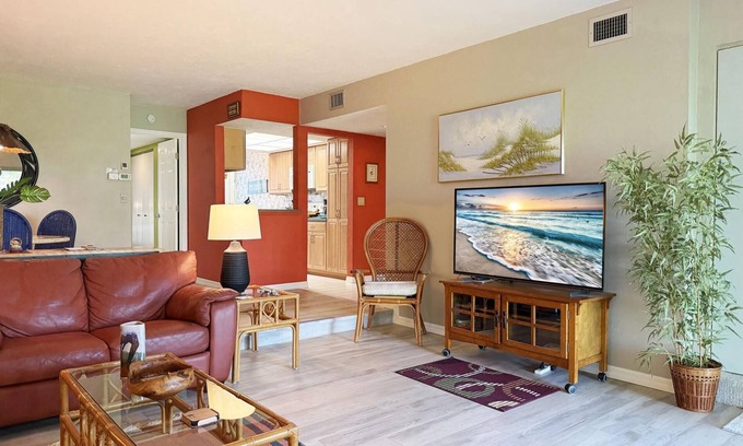 Englewood Condo | Bayside 2BR – Walk-Out Patio by Heated Pool