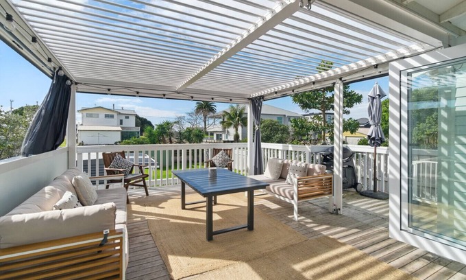 Papamoa Beach House | Bayside Bungalow Walk to the beach