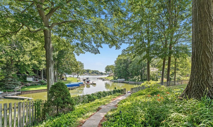 Spring Lake House | Bayside Cottage - with updated Dock!